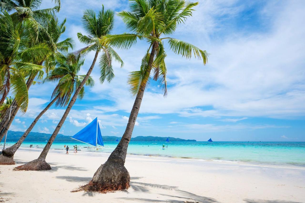 Shorebreak Boracay